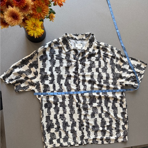 Pull&Bear Monochrome Abstract Pattern Shirt - Picture 3 of 6